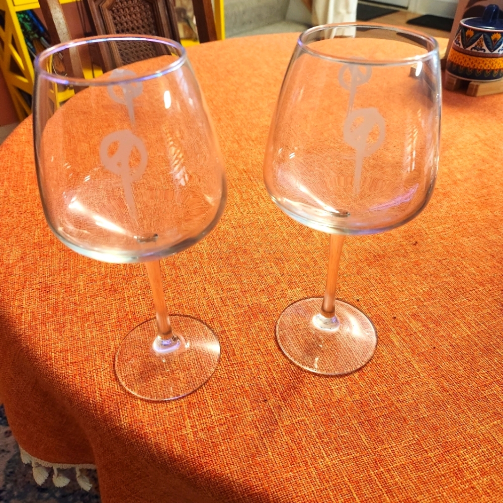 Elegant Clear Wine Glass Set of Two